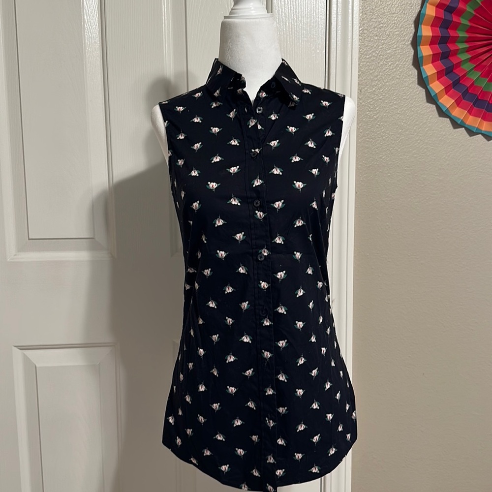 Banana Republic Collared Button Up Tank Top with lotus print, size 0